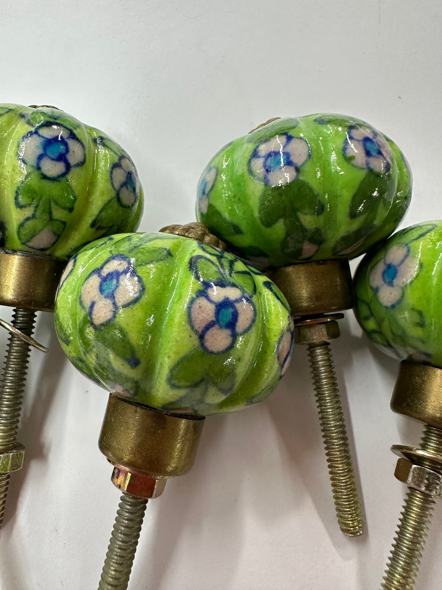 5x Enamelled draw knobs