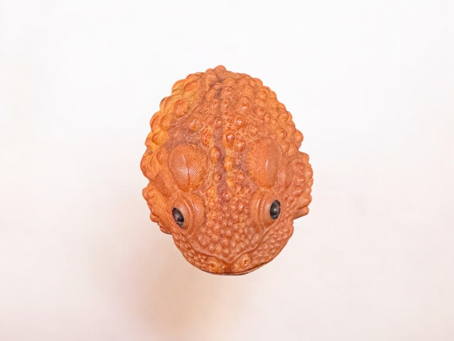 Olive Nut Carved 3 Legged Toad Statue,garden decor