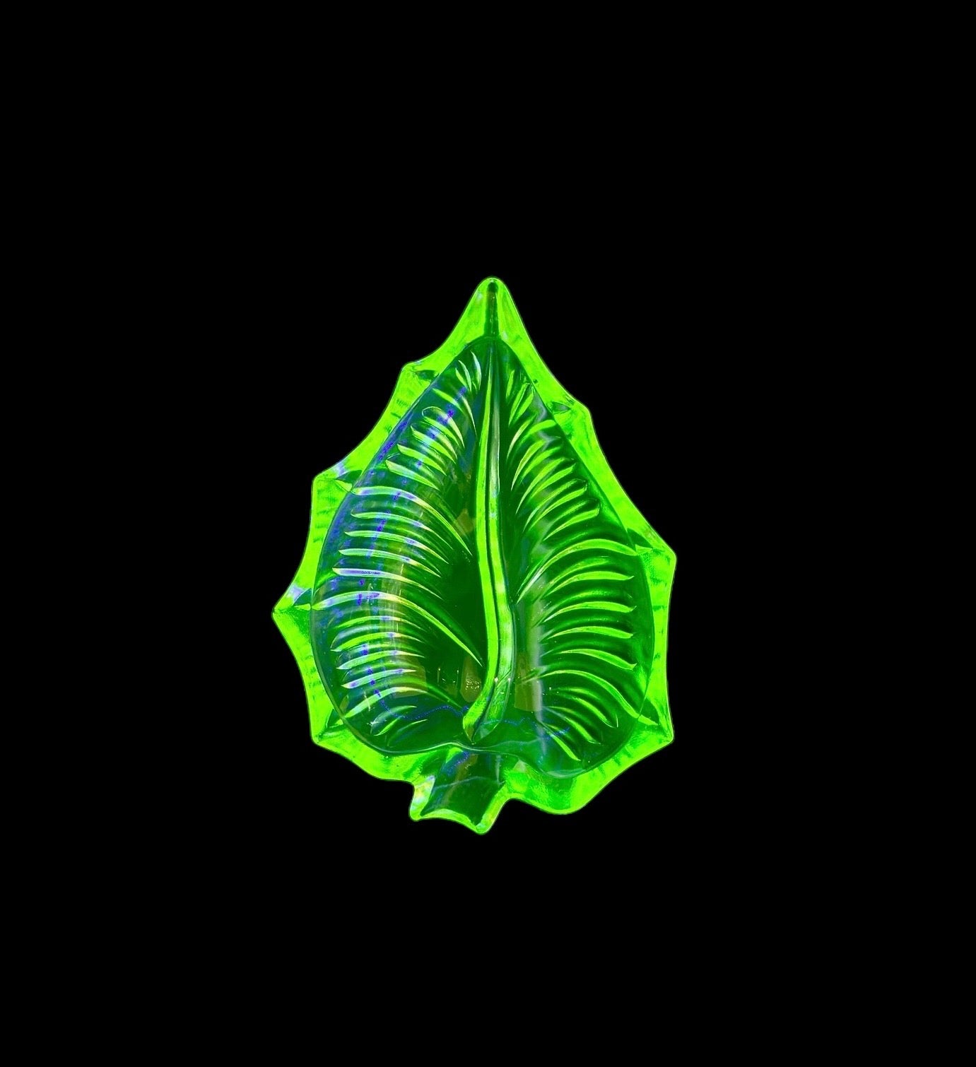 Uranium leaf dish
