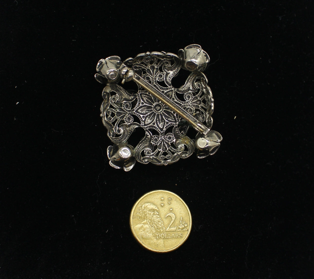 Vintage Brooch / Pin