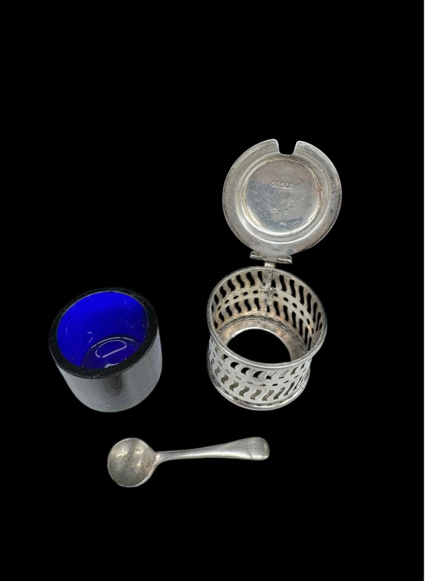 1917 Hallmark Sterling Silver Salt cellar with spoon