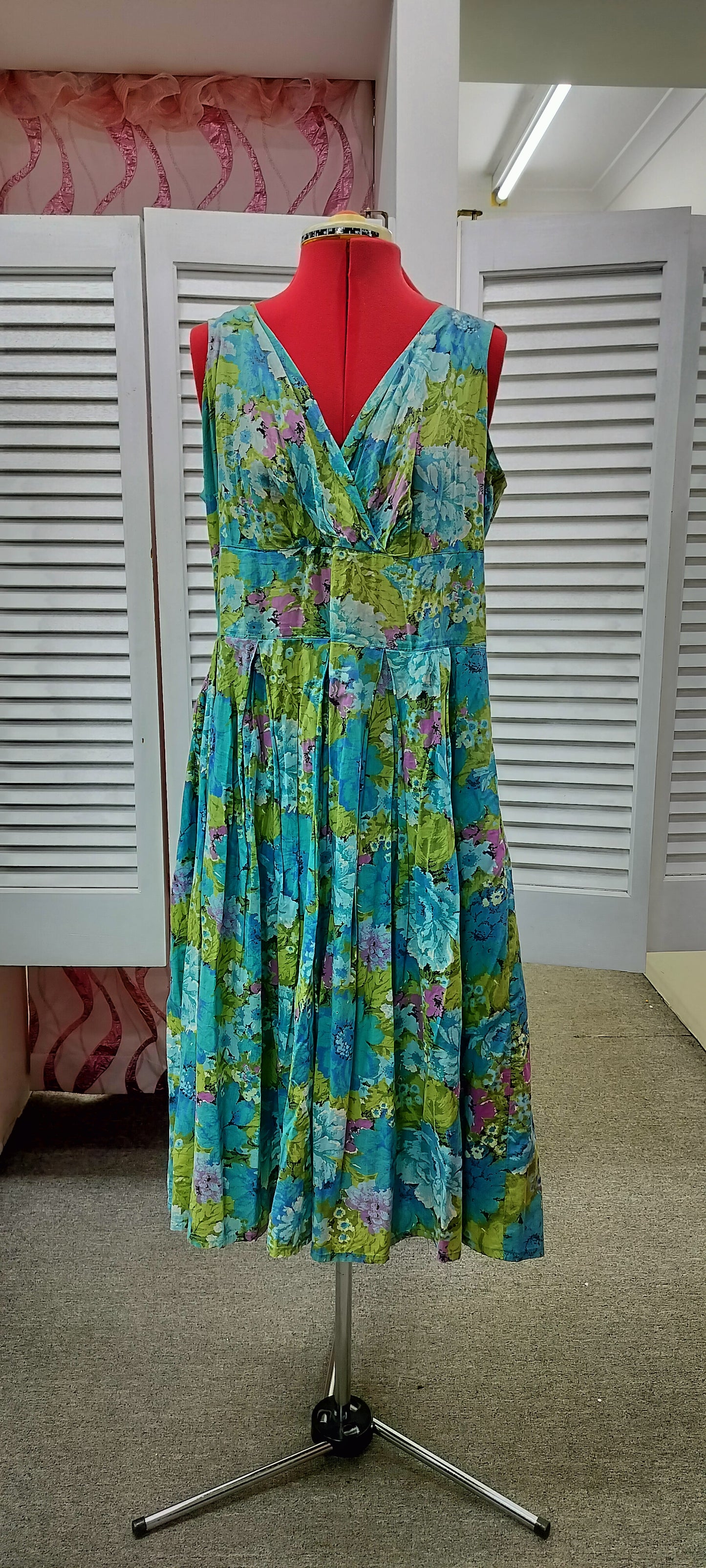 Lazy Bones cotton voile dress. Gorgeous print, day wear. Size- XL.