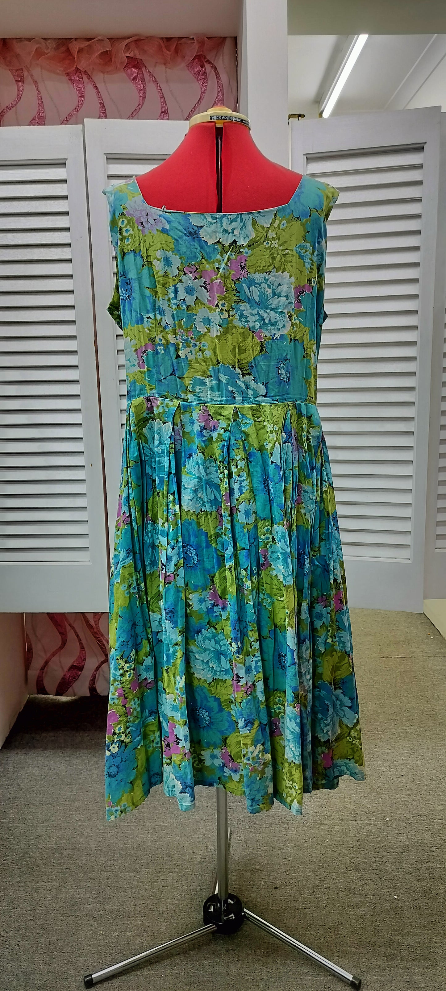 Lazy Bones cotton voile dress. Gorgeous print, day wear. Size- XL.