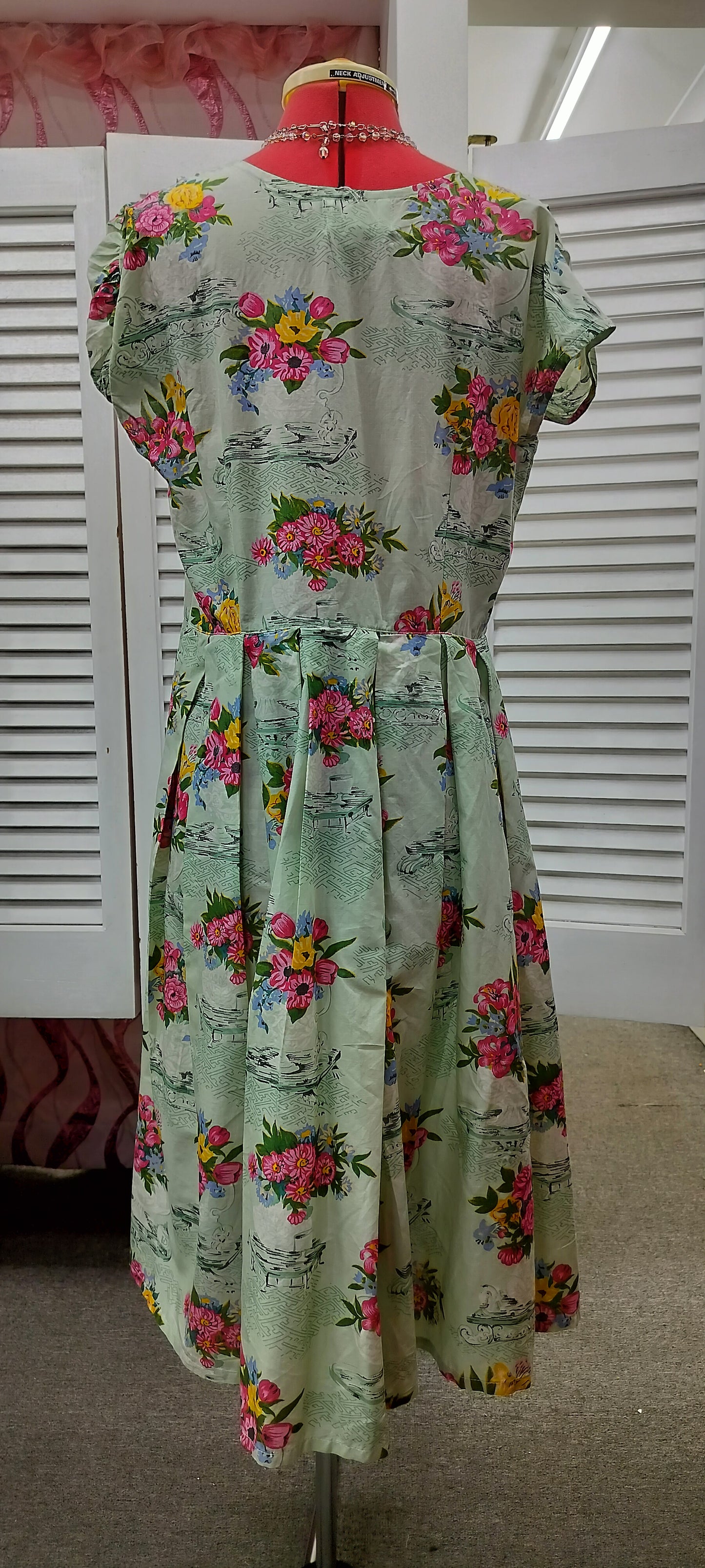 Green cotton, Floral 1950's style. Lazy Bones dress. Size-XL.