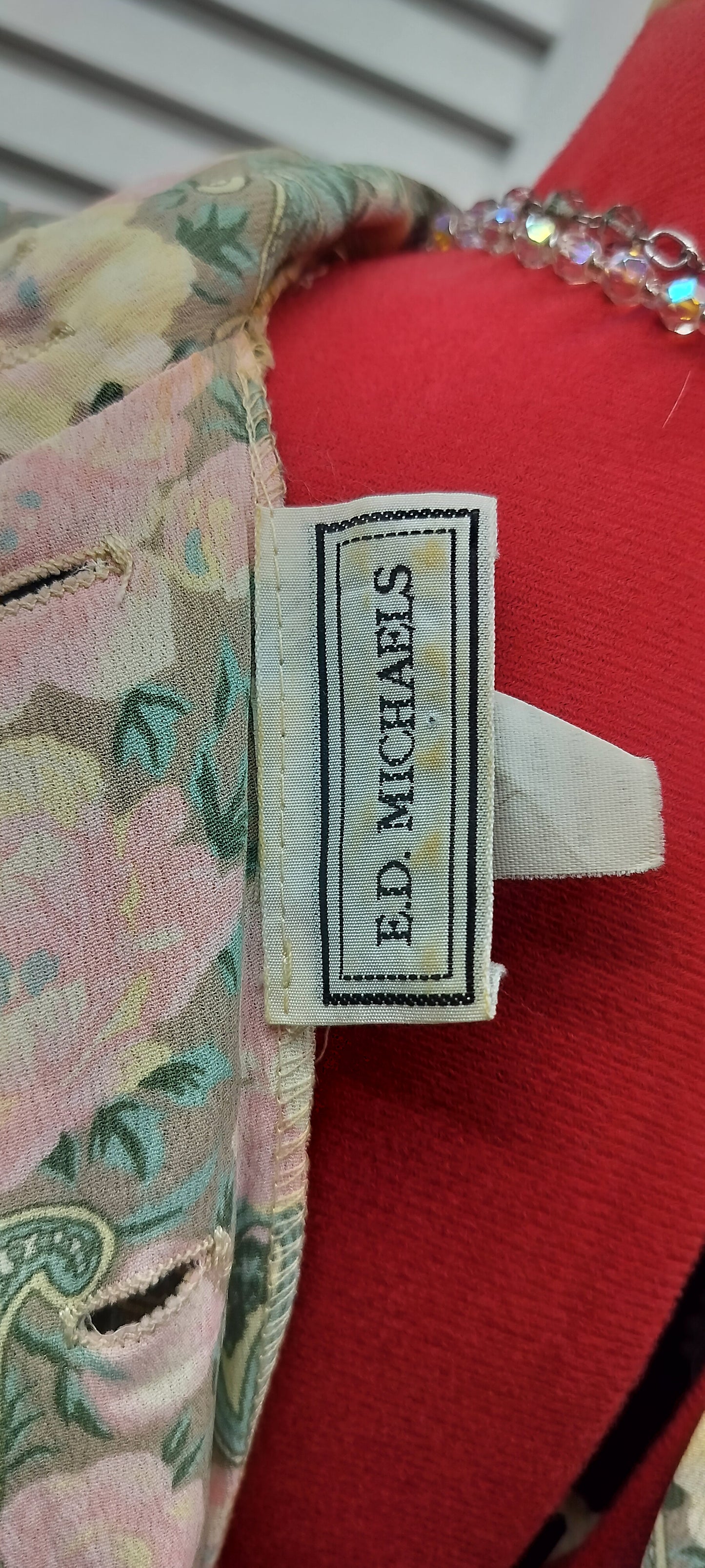 Pretty 80's style does 40's dress.Size- 10