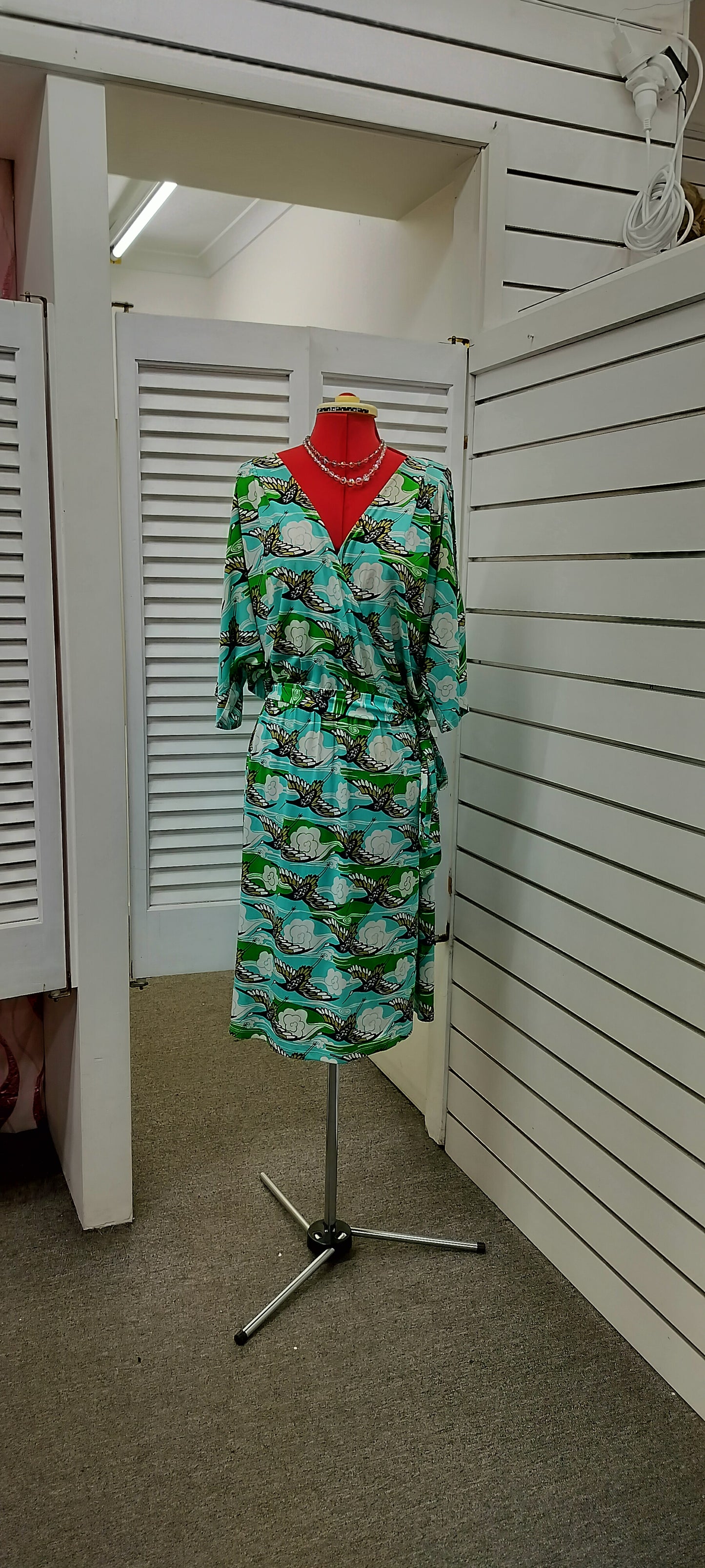 Gorgeous Leona, aque + green with black cranes dress, with belt along. Size-14.