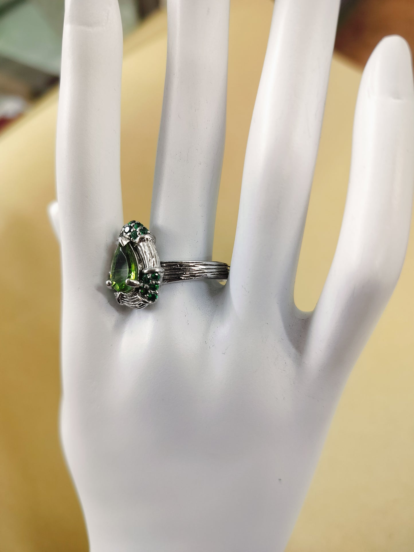 Peridot+ Cubic zirconia 925. Size- 17.