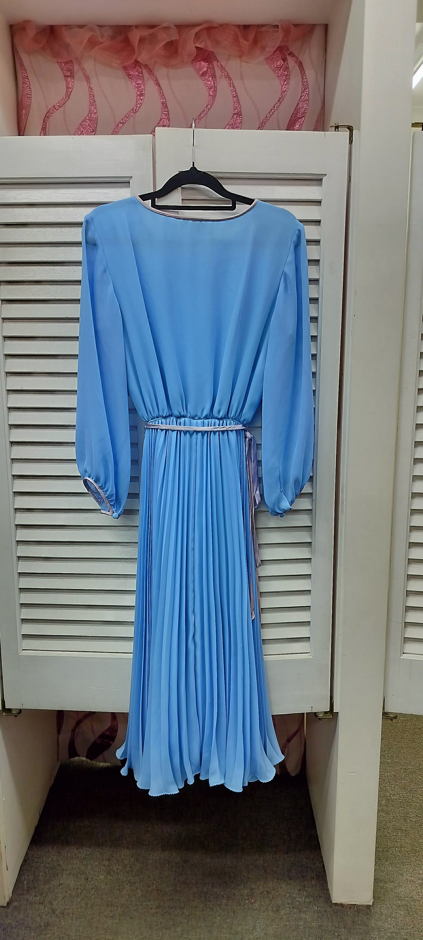 Blush Blue Janelle Sunray. Size- 14 1/2 .