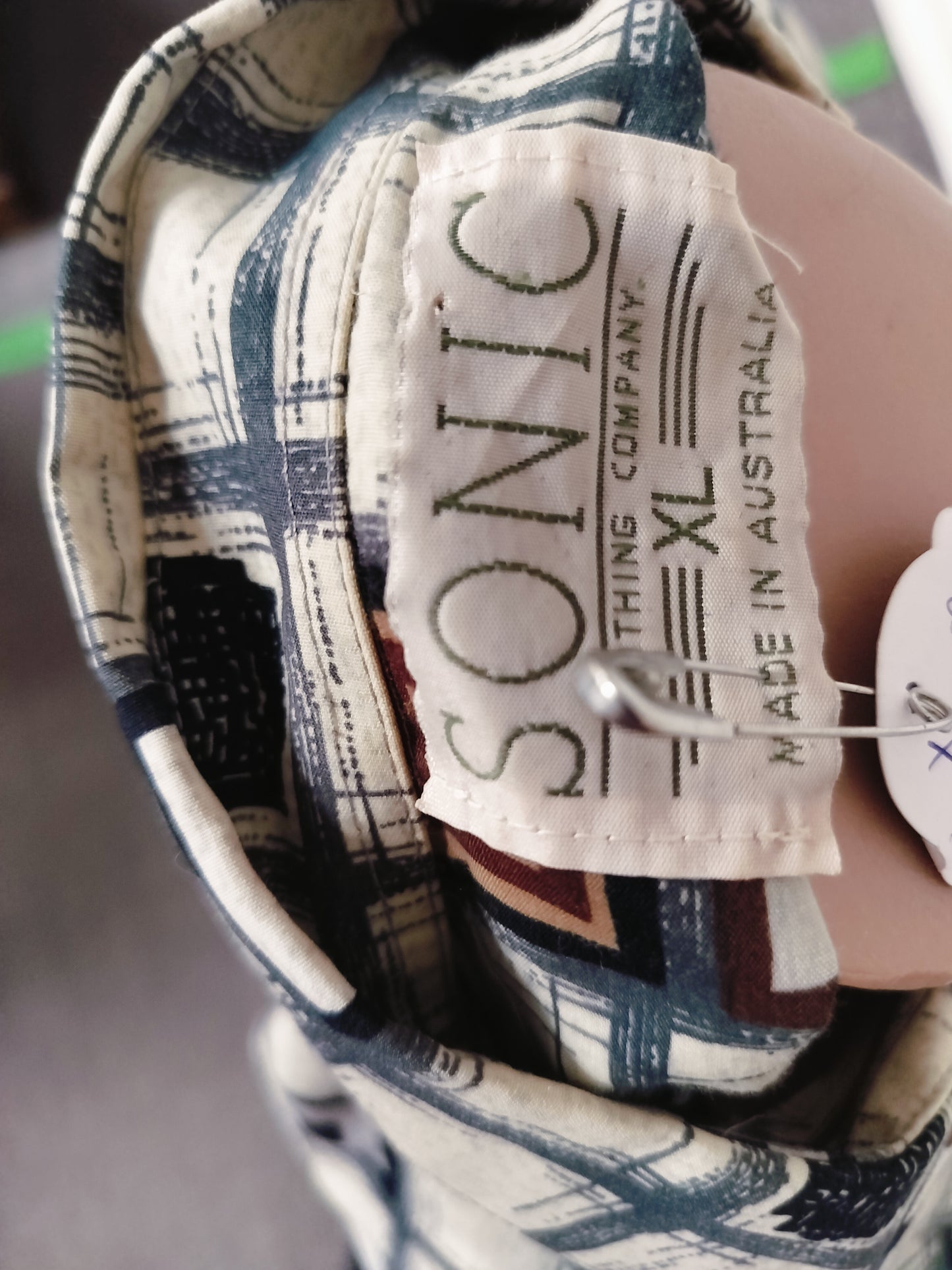 Sonic s/s mens shirt. Size- XL.