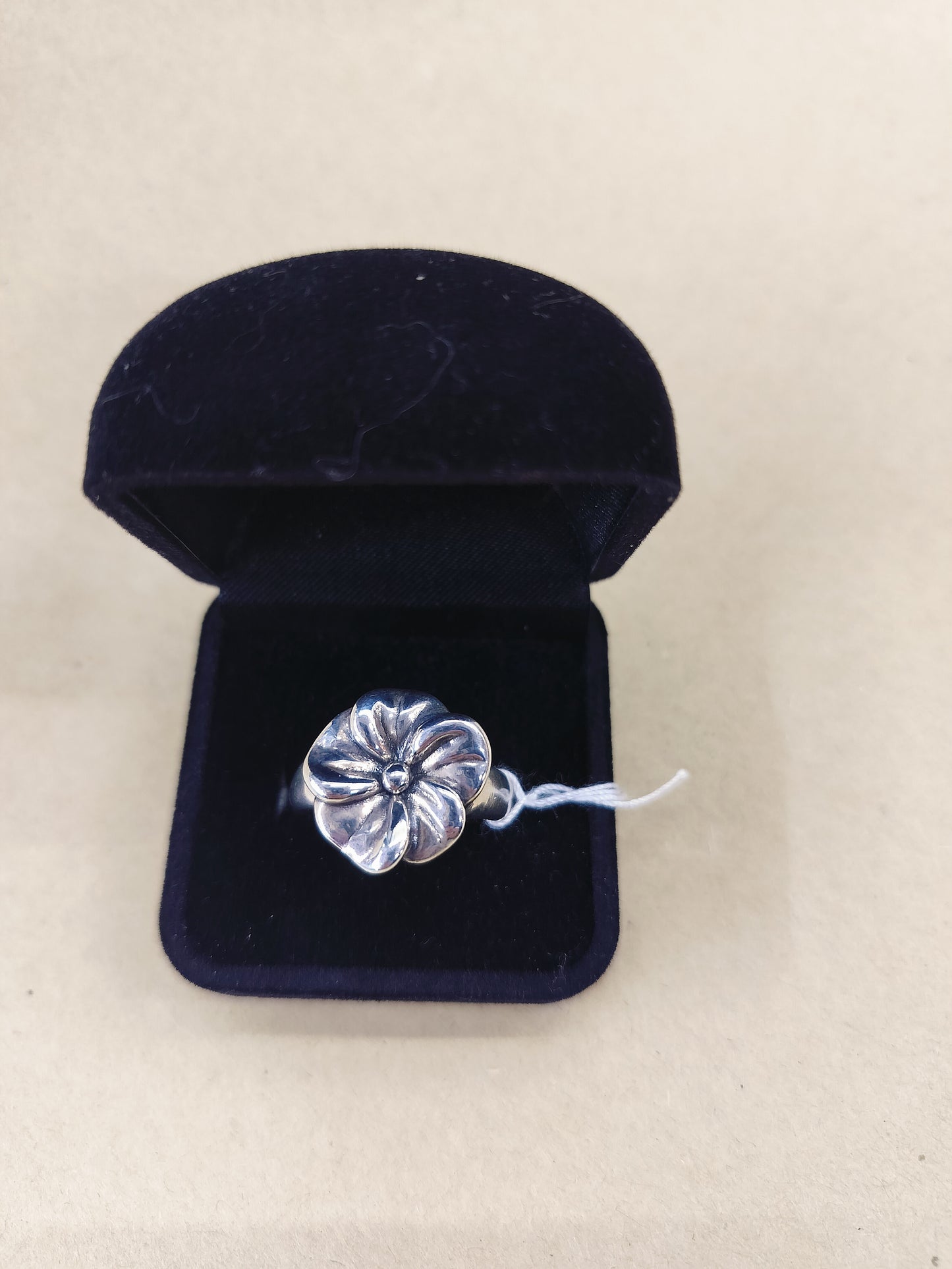 925 sterling silver flower ring. Size- 16.