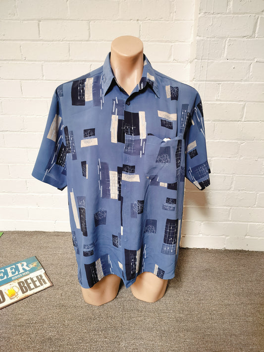 Mens 1980's Poly s/s shirt. Size- M .