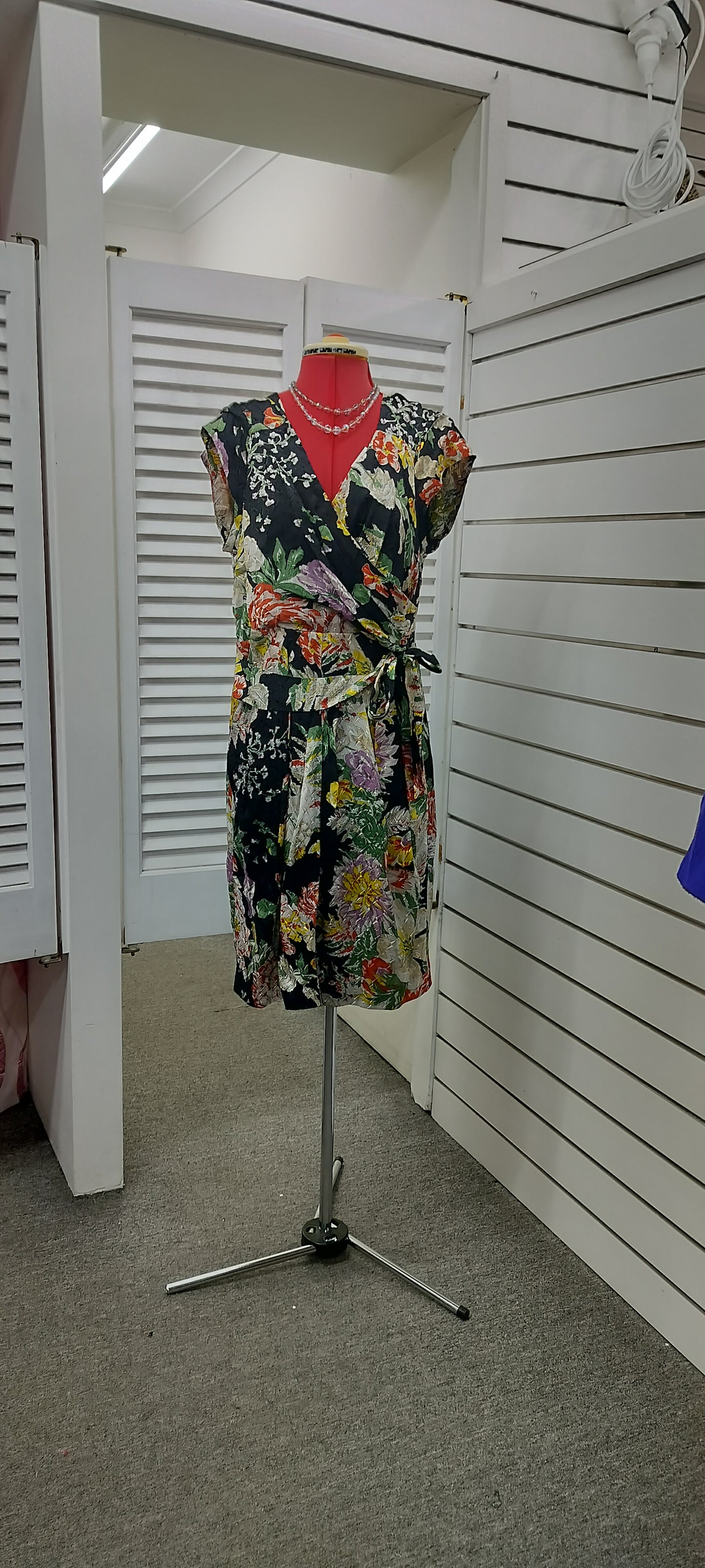 Leona Edmiston, dress with a tag on. Size-16 ( large).