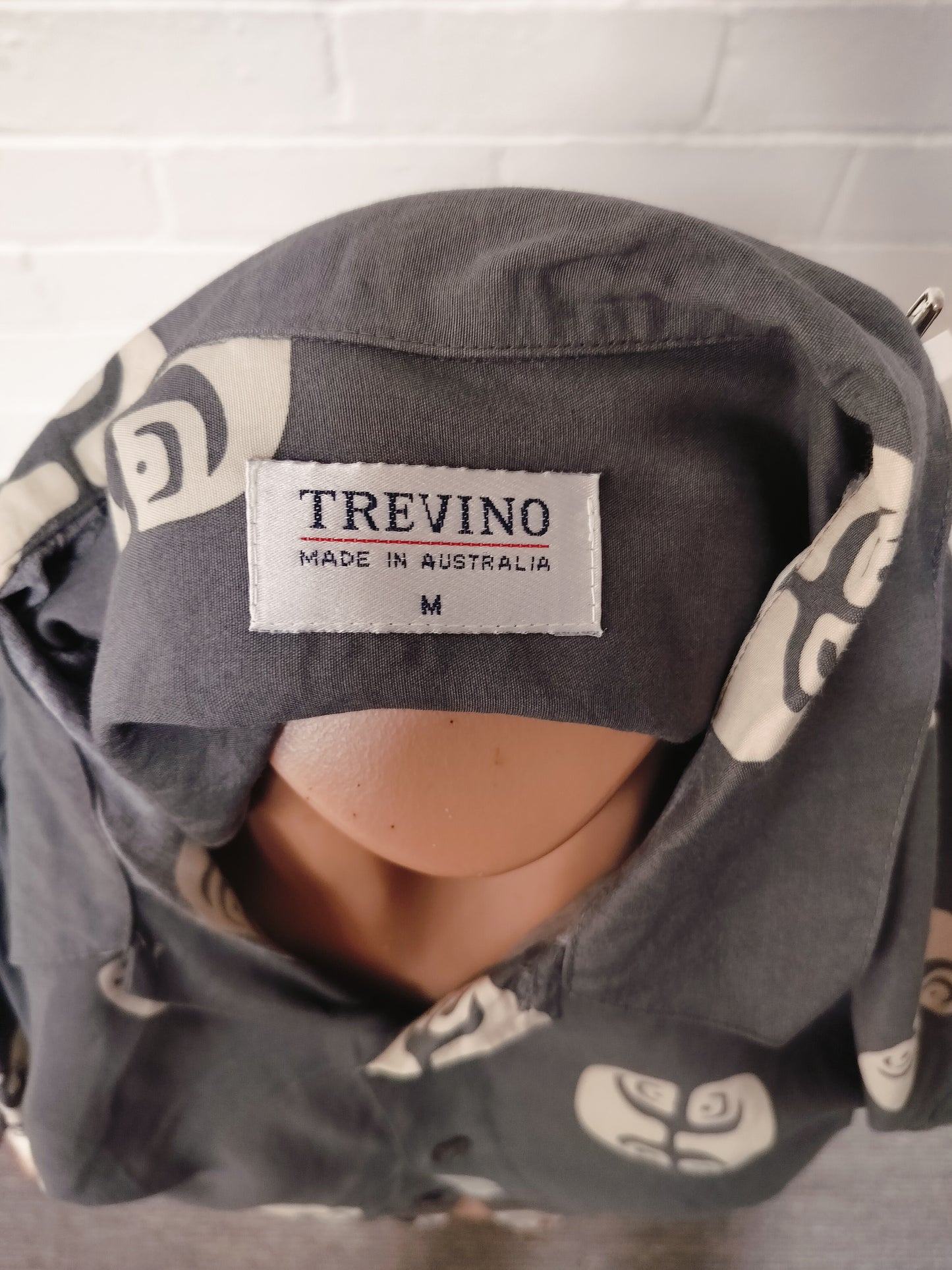 Trevino tiki s/s shirt. Size- M.