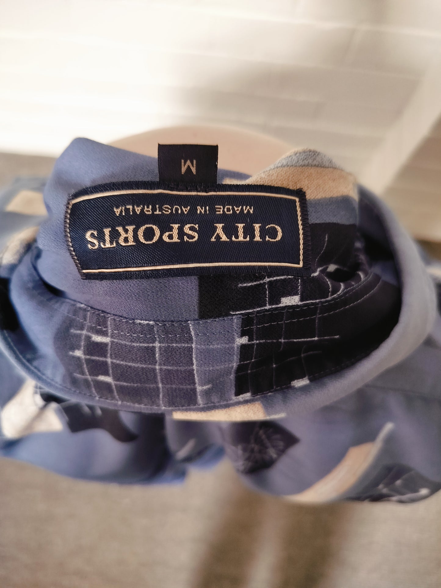 Mens 1980's Poly s/s shirt. Size- M .