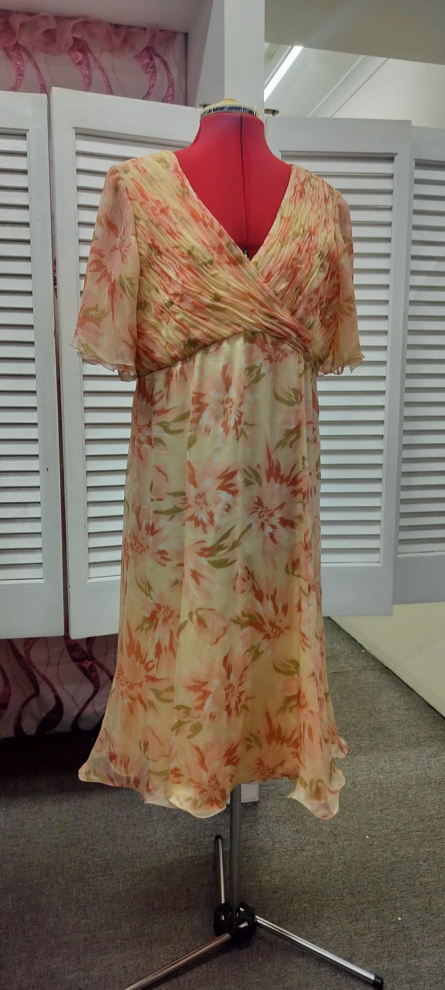 Gorgeous Chiffon and silk after five dress. Designer Medwin 5th Yarra