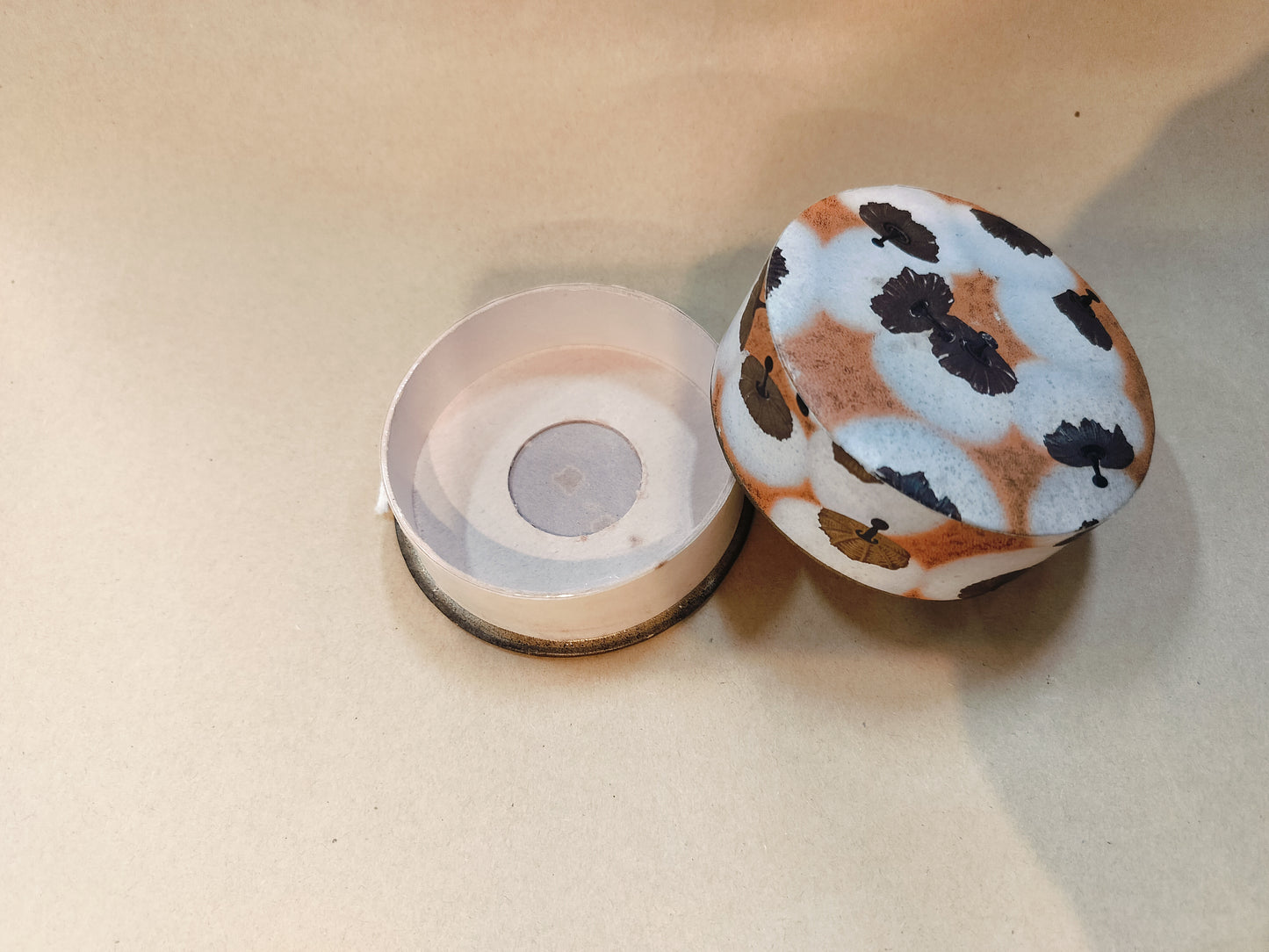 L' Aimant Powder Box