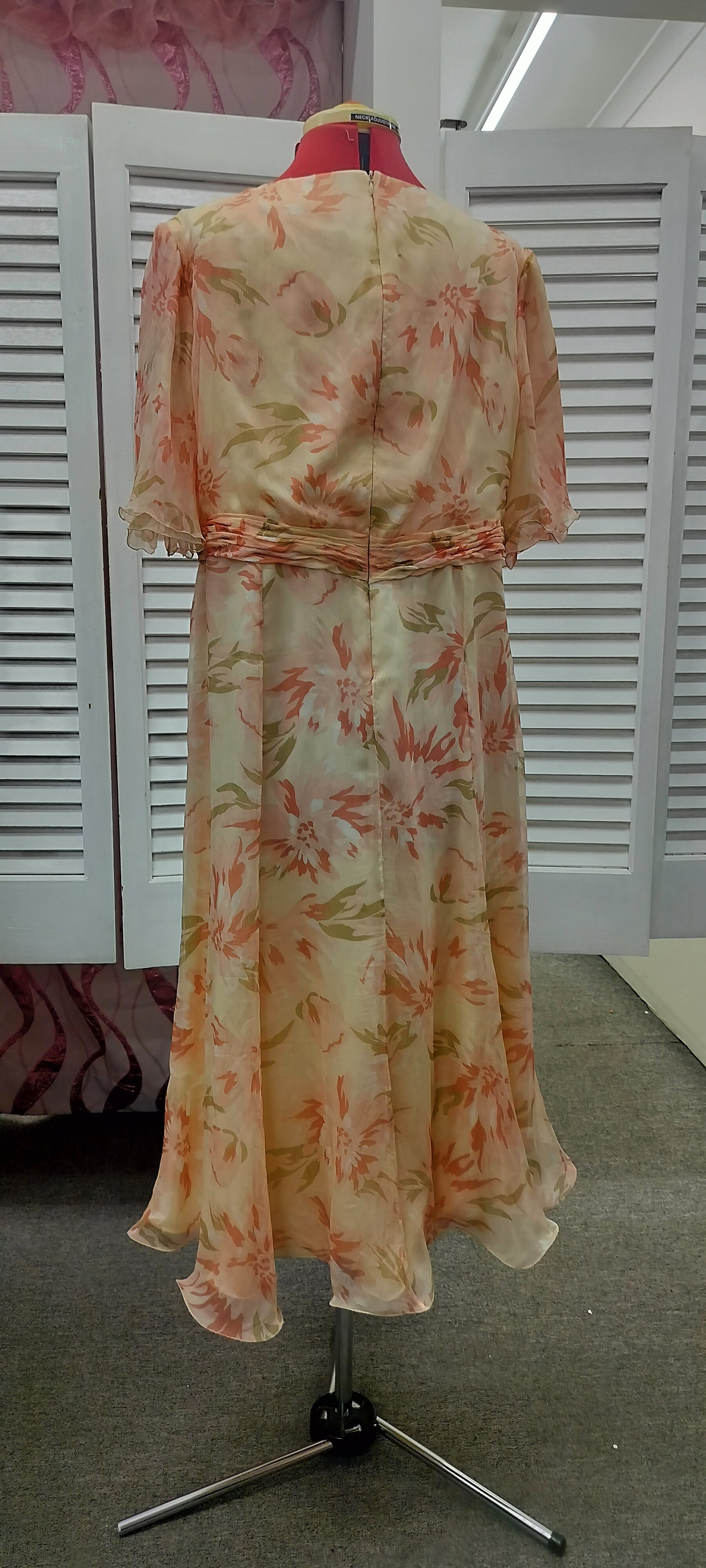 Gorgeous Chiffon and silk after five dress. Designer Medwin 5th Yarra