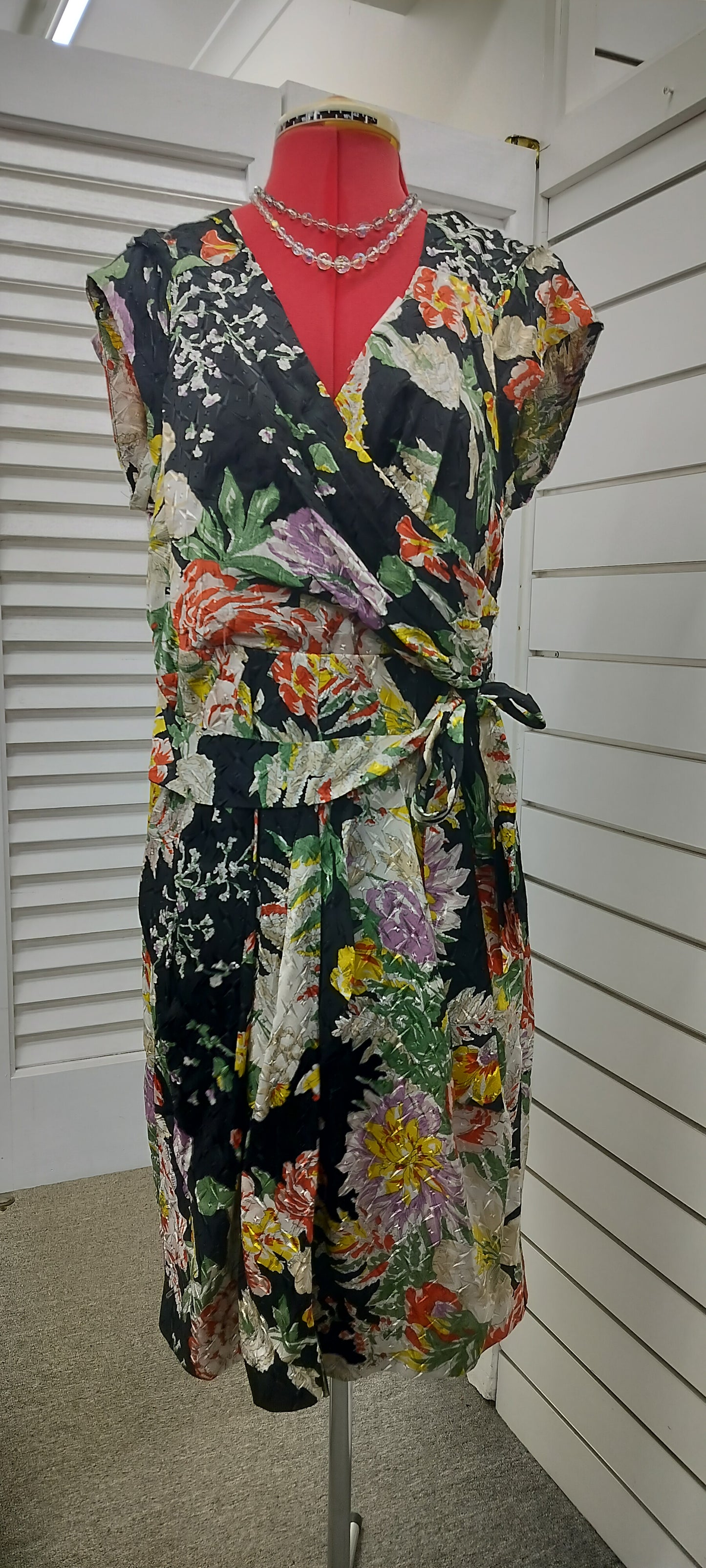 Leona Edmiston, dress with a tag on. Size-16 ( large).