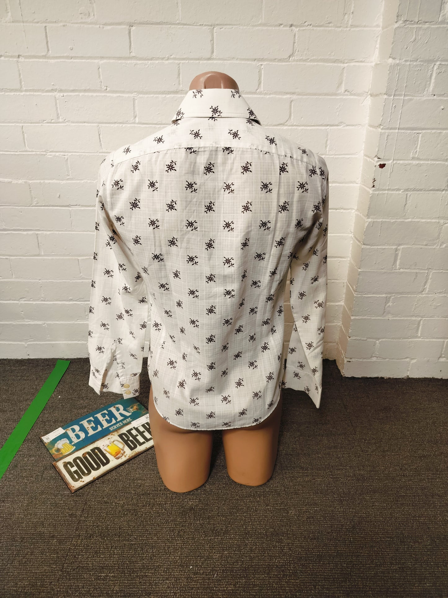 1970's wingtip l/a shirt. Size- small