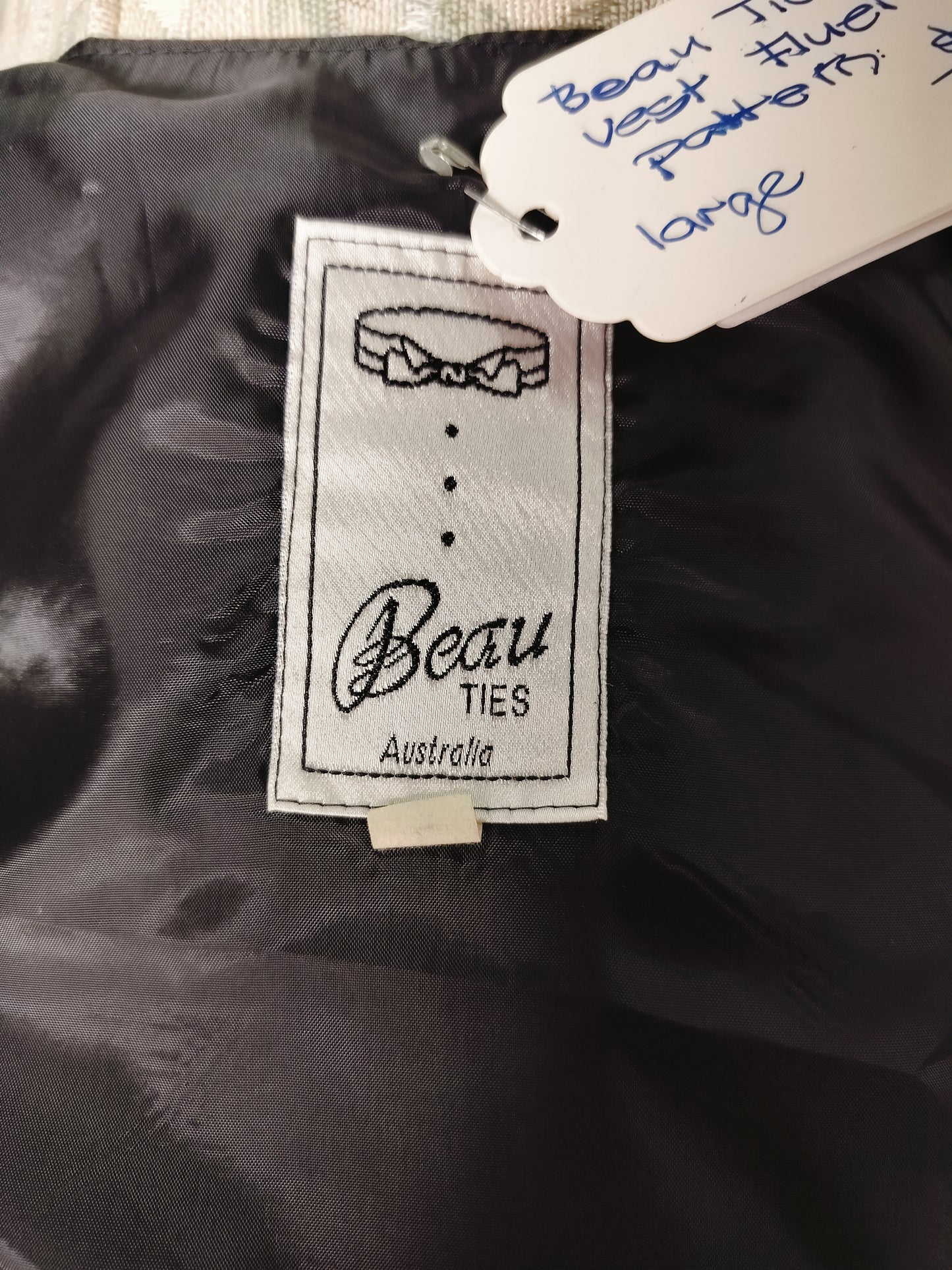 Beautiful Ties formal vest flier delis pattern. Size- L