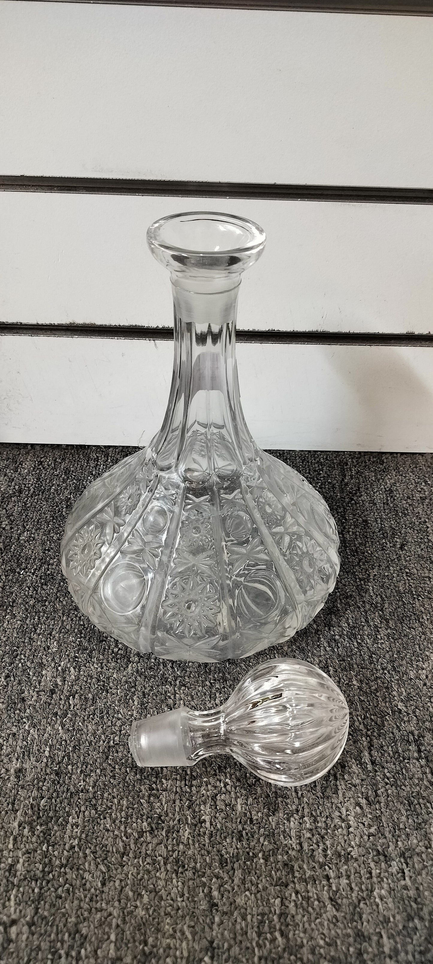 Glass decanter