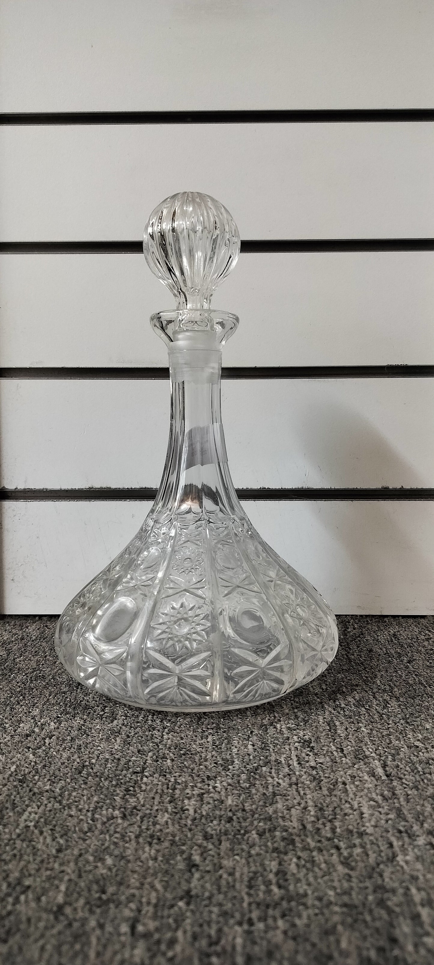 Glass decanter