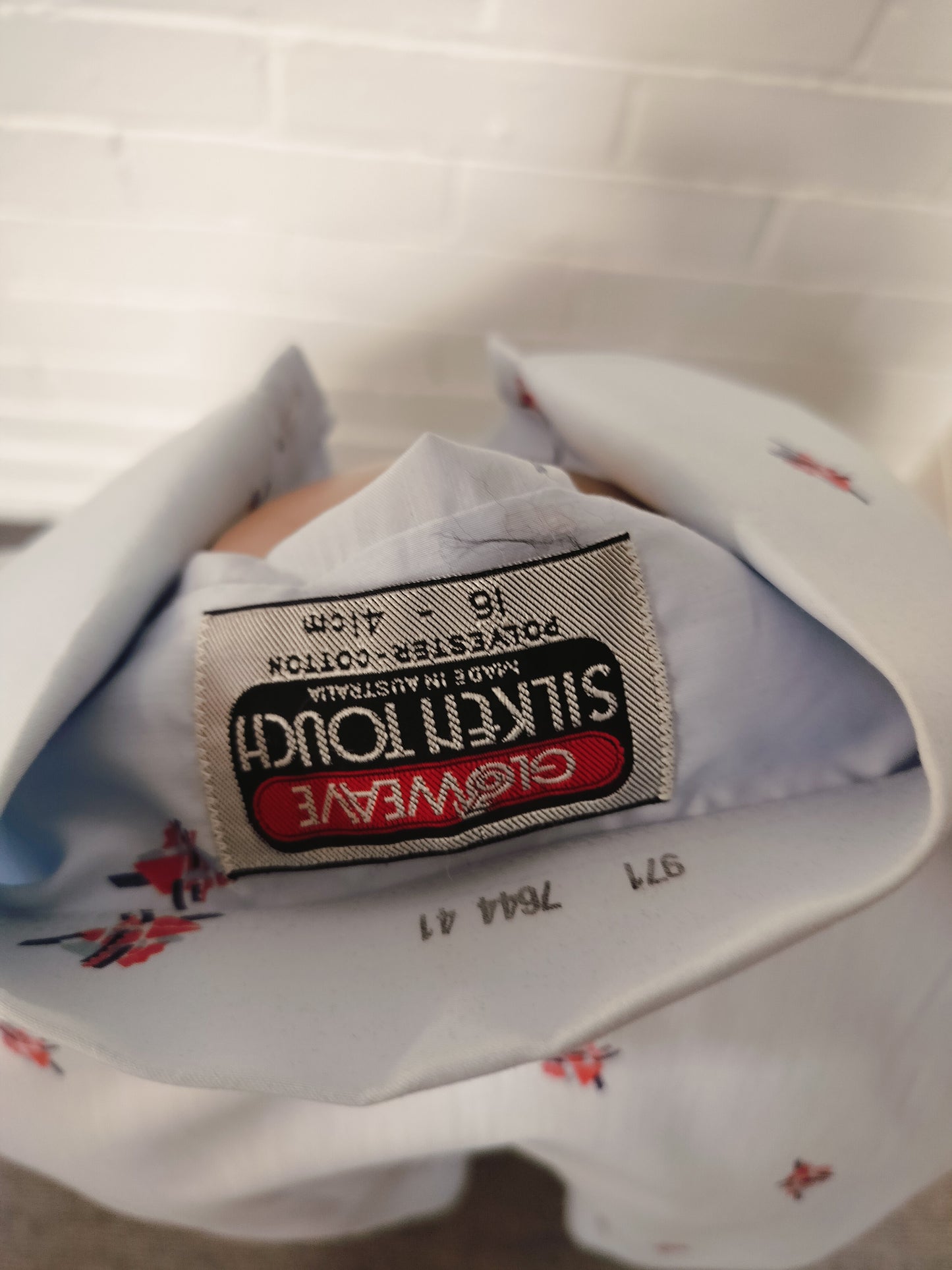 Glowweave wing HP collar 70's l/s shirt . Size- small.