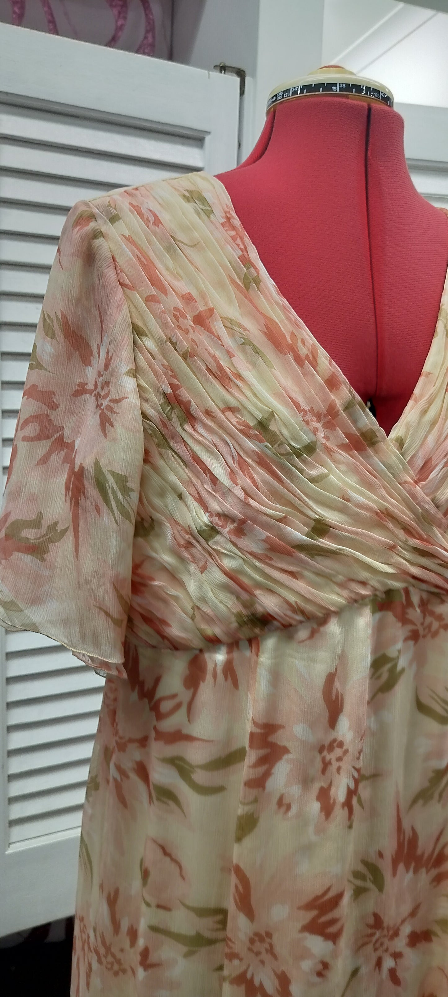 Gorgeous Chiffon and silk after five dress. Designer Medwin 5th Yarra