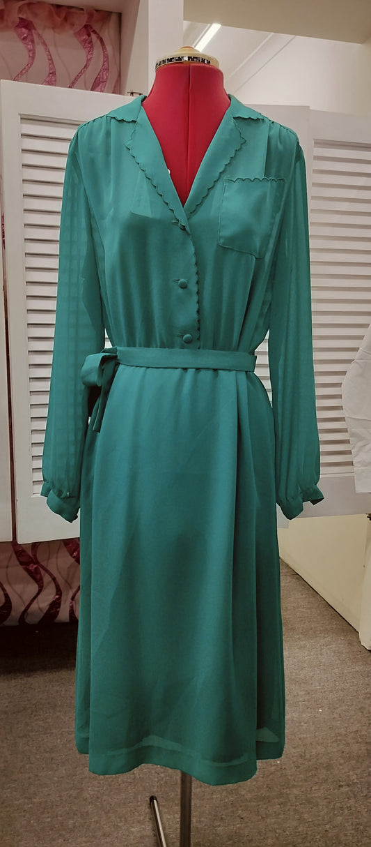 Green Polyester day dress,42 bust size.