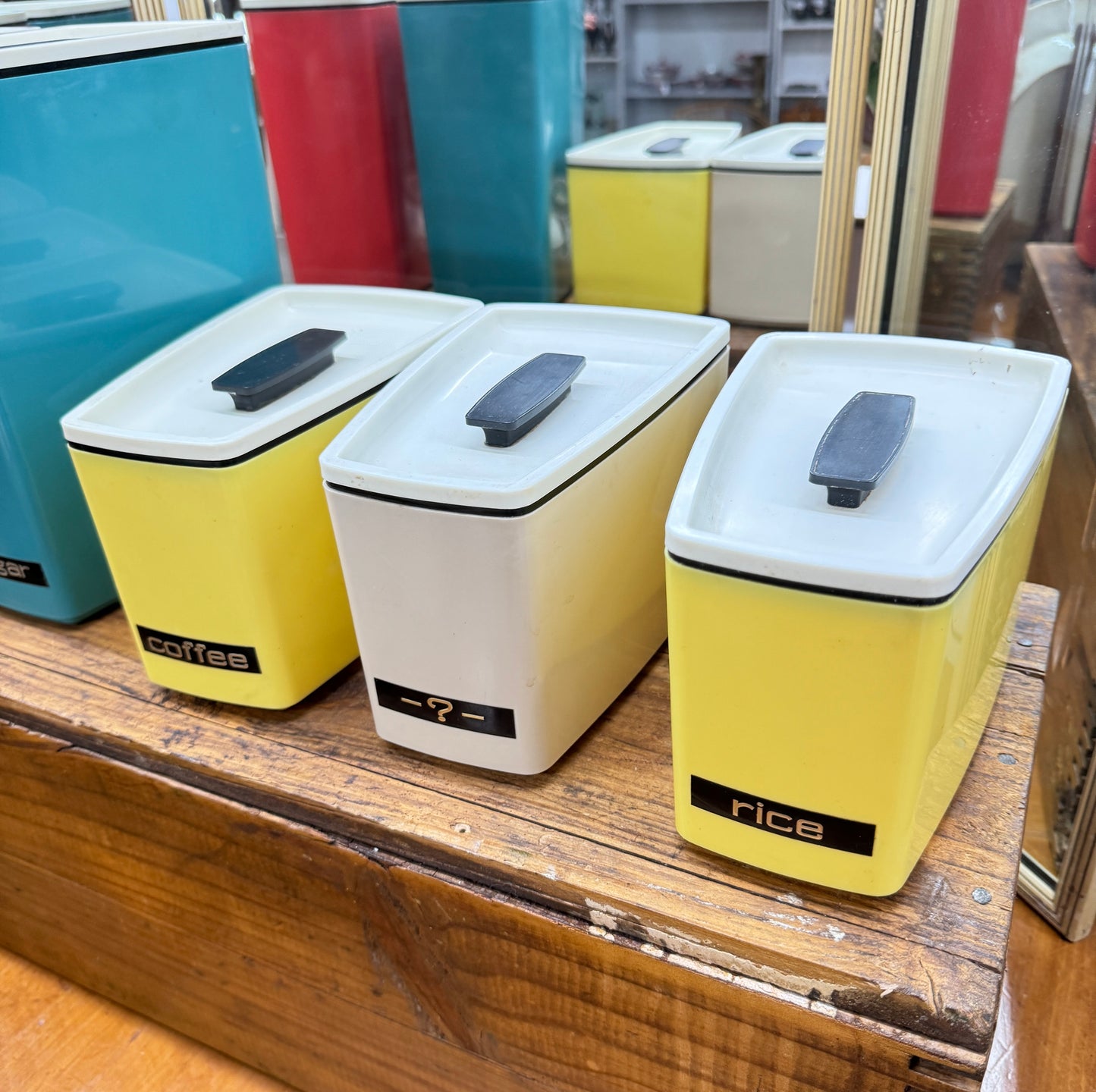 4P Retro Canister,