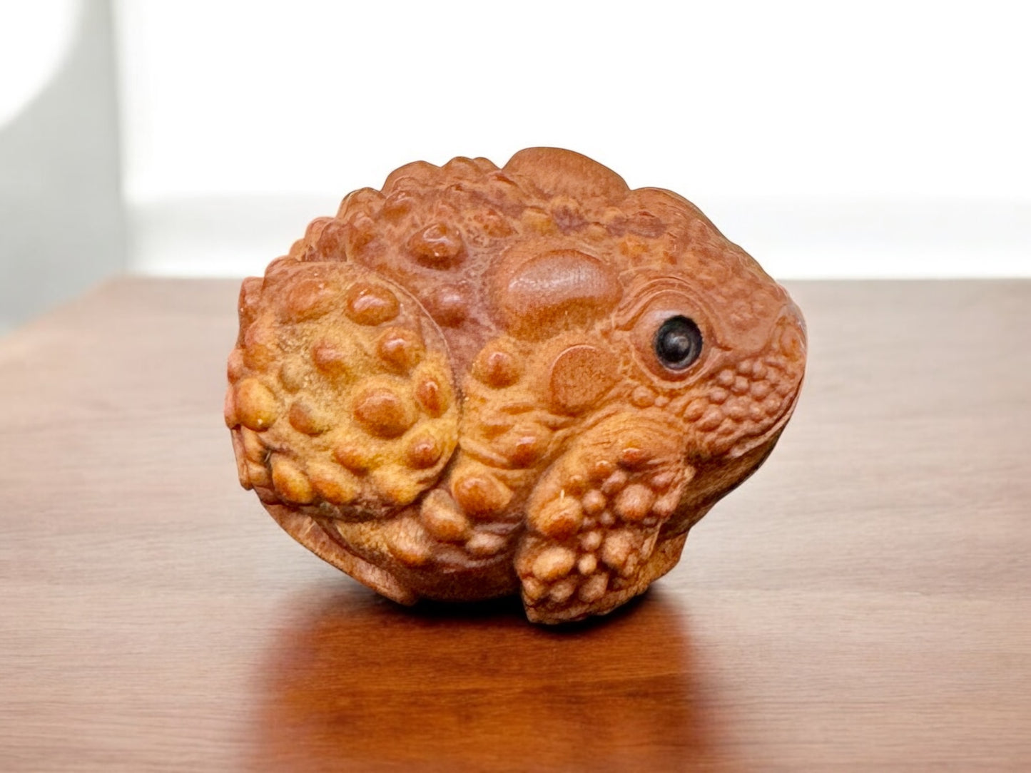 Olive Nut Carved 3 Legged Toad Statue,garden decor