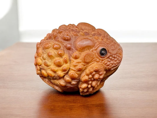 Olive Nut Carved 3 Legged Toad Statue,garden decor
