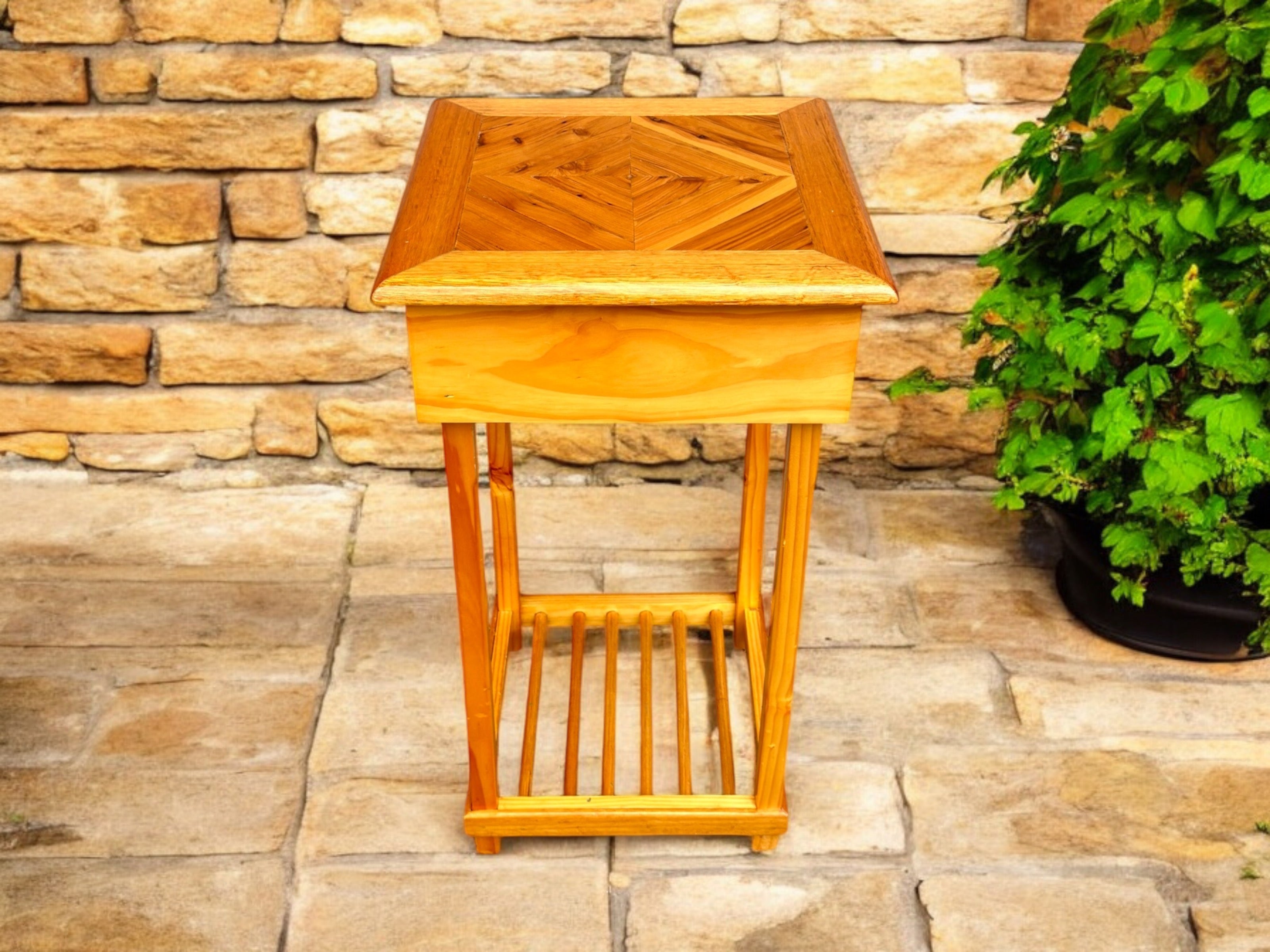 Timber Plant Stand – Big Antler