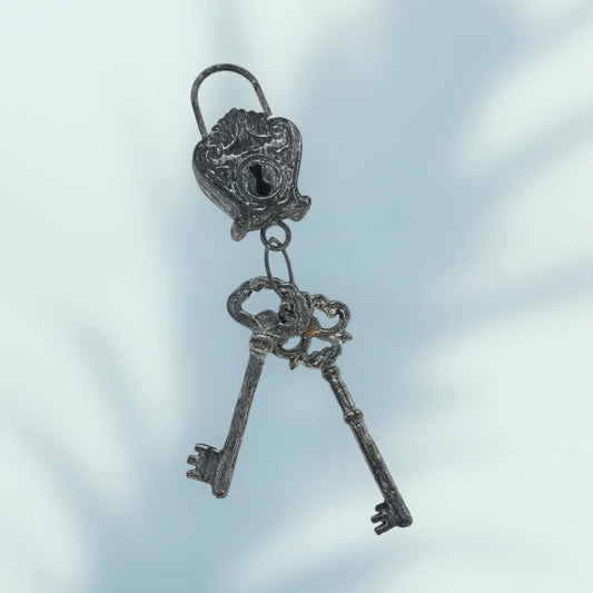 2 Keys & Lock