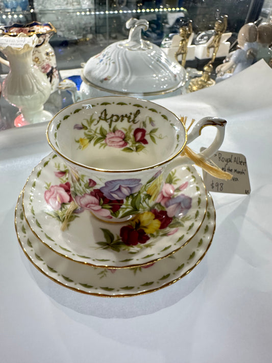 1970s  Royal Albert “Flower of The Month” Sweet Pea  April , Tea Trio