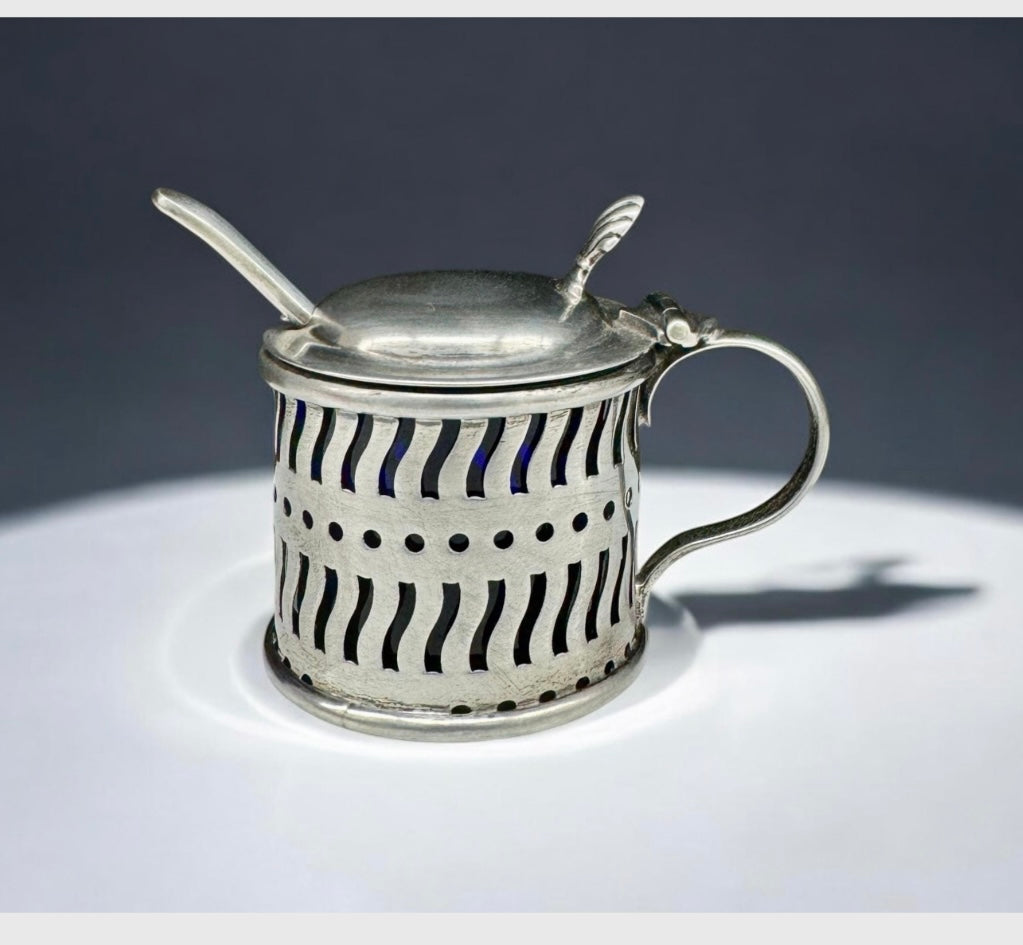 1917 Hallmark Sterling Silver Salt cellar with spoon
