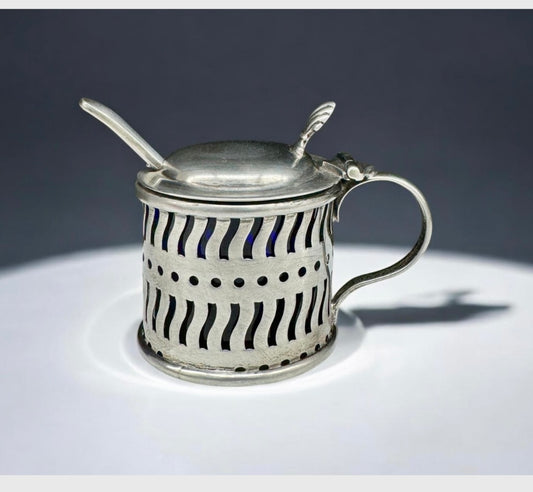 1917 Hallmark Sterling Silver Salt cellar with spoon
