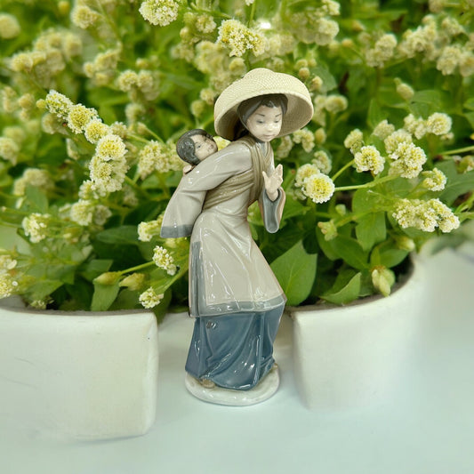 Lladro #5123 “My Precious Bundle”.
