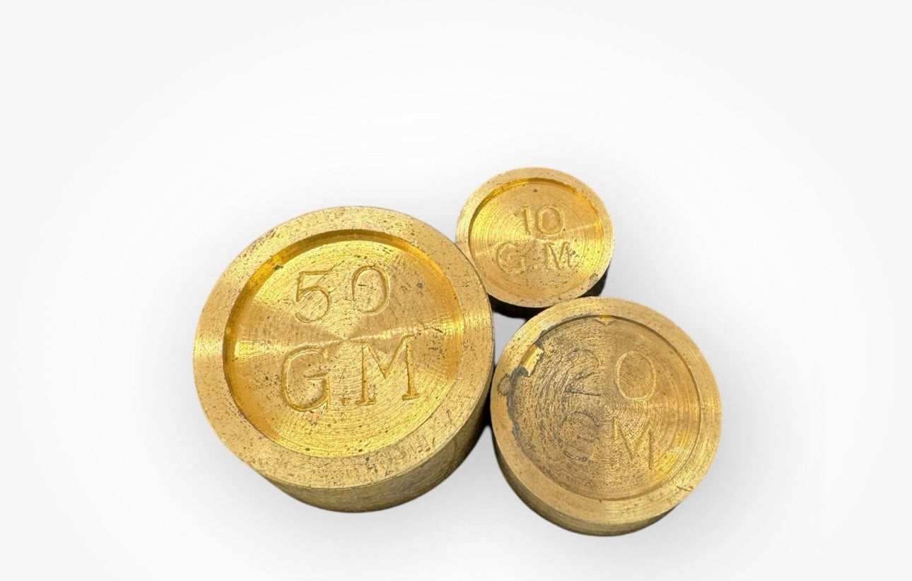 Antique Brass Balance Scale with Weights – Wooden Base, Vintage Apothecary Style