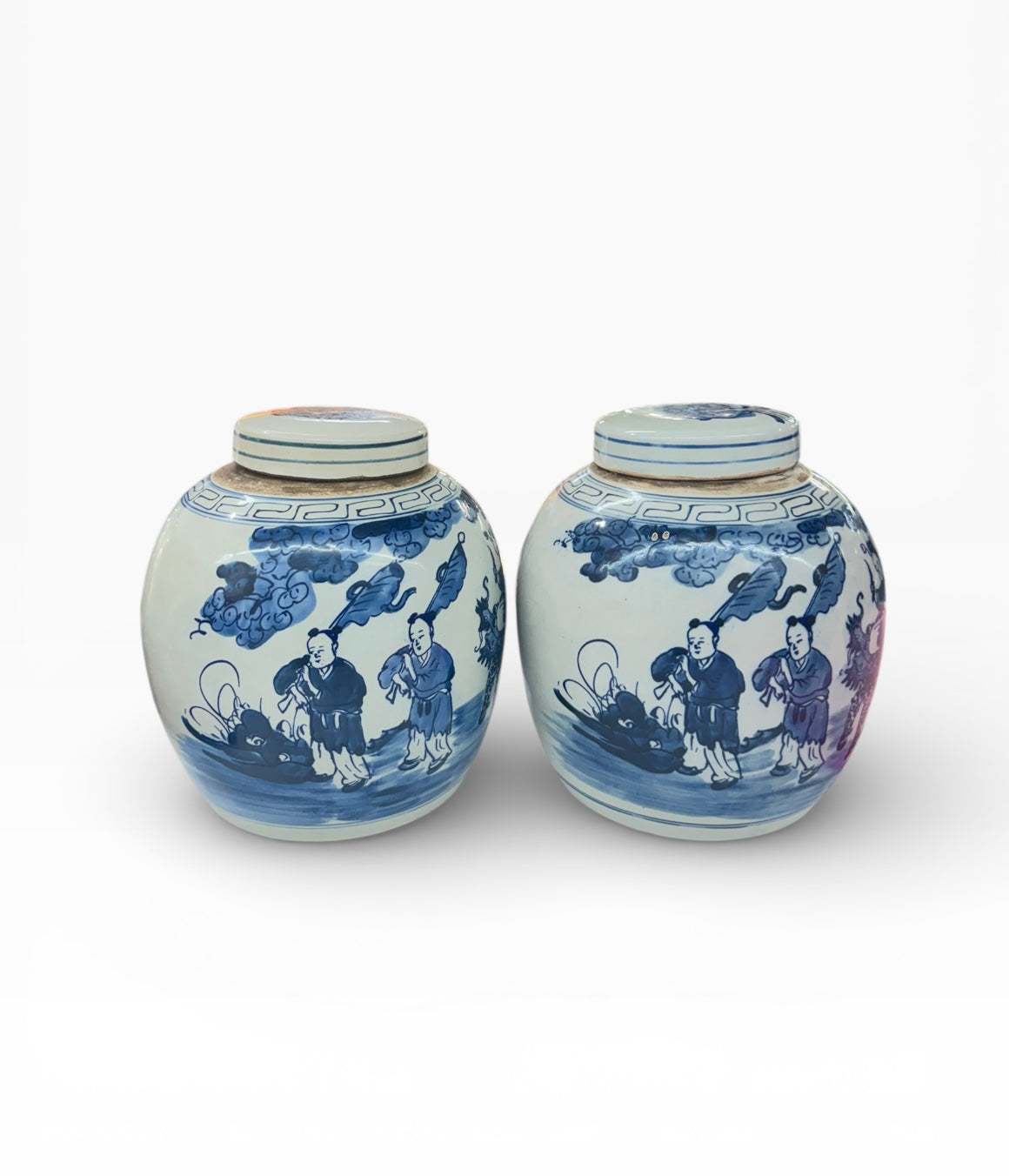 Vintage Pair of Chinese blue and white jar with lid,hand painted