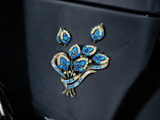vintage blue brooch with pair of matching earrings,blue rhinestones
