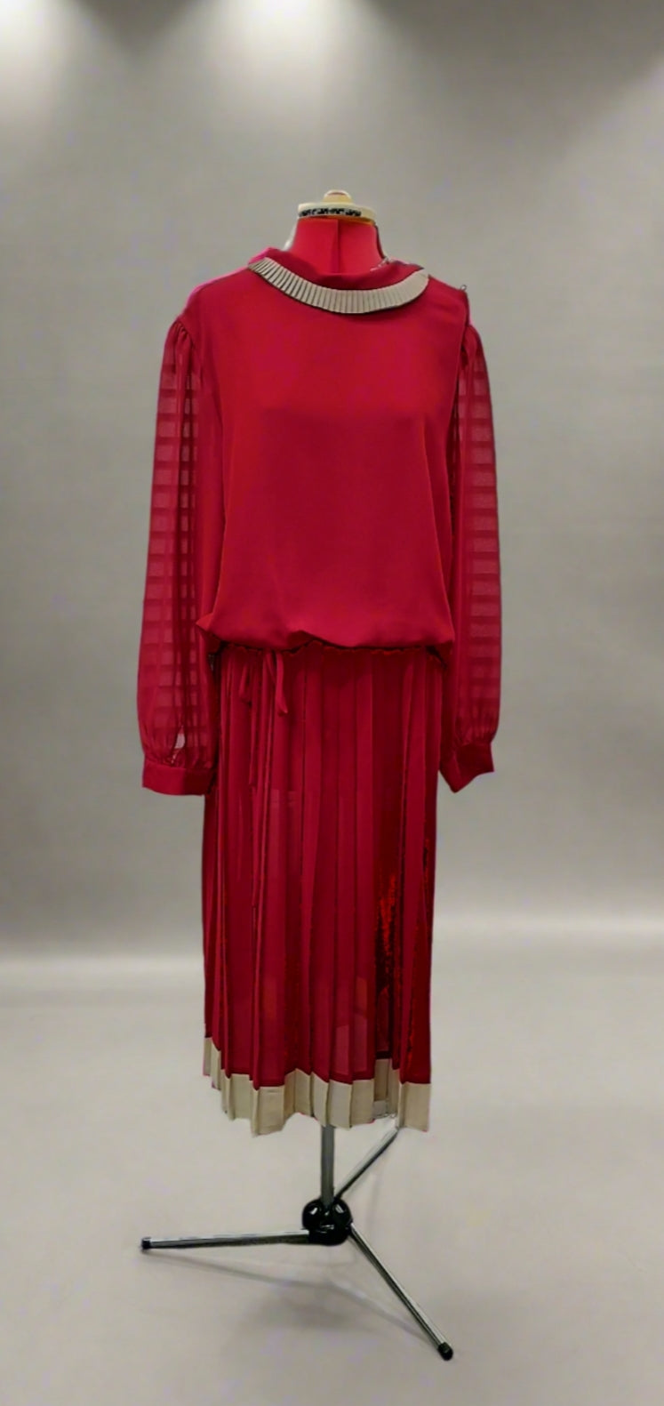 Maroon Dolina Pleated dress, 1980's vintage style. Size- XL