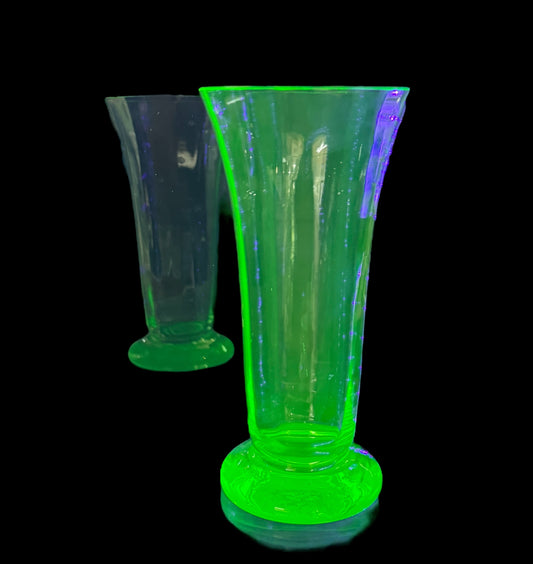 vintage Uranium Trumpet Vase/ Glass vase,uranium glass,art glass