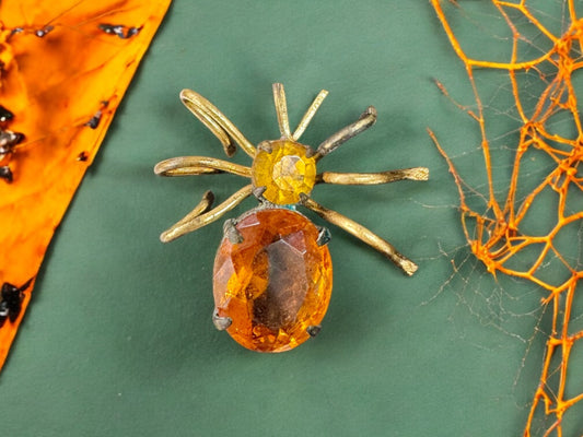 vintage spider brooch with amer color rhinestone