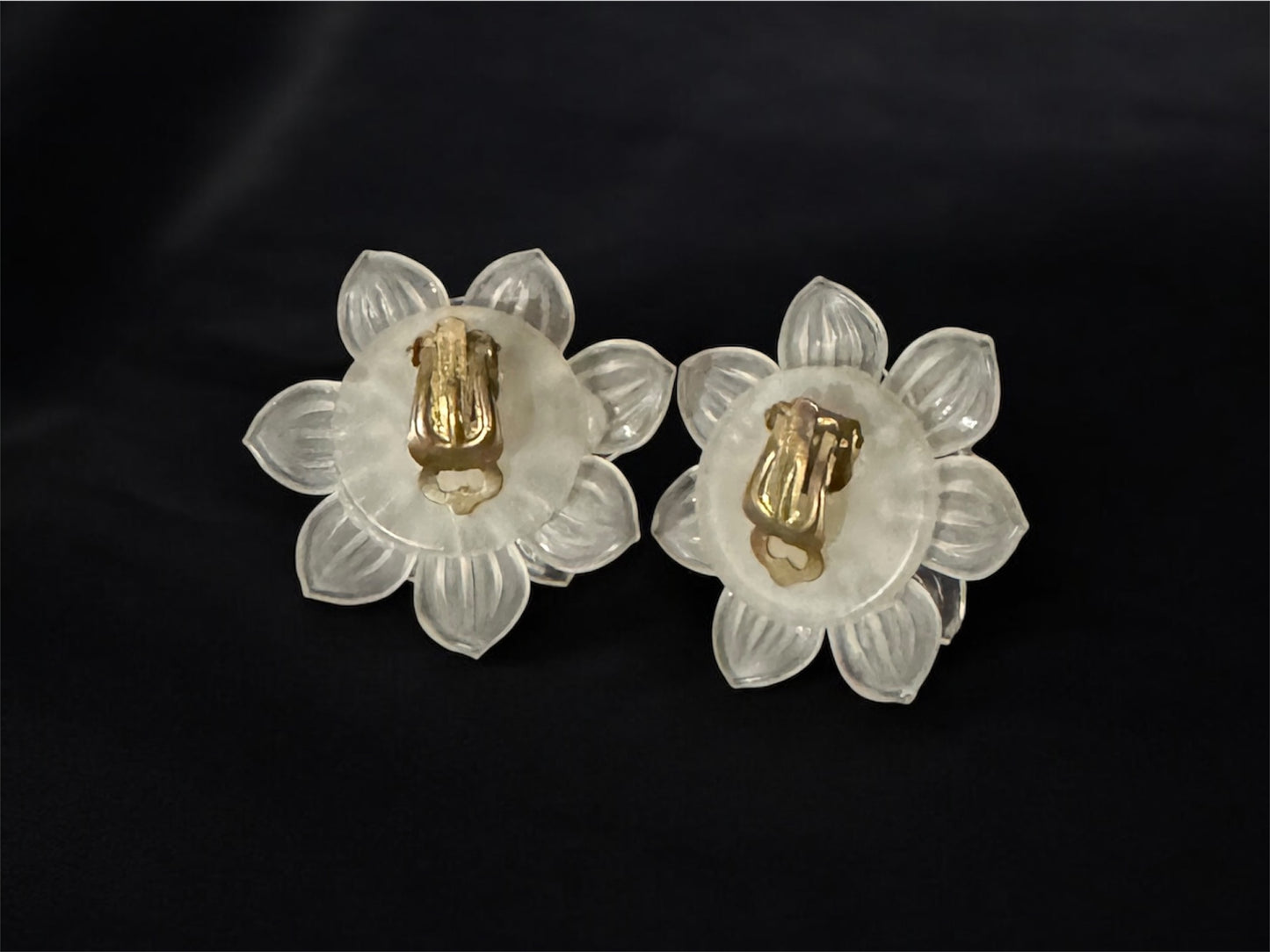 W Germany 80’s pair flower design clear lucite earrings,made in w Germany