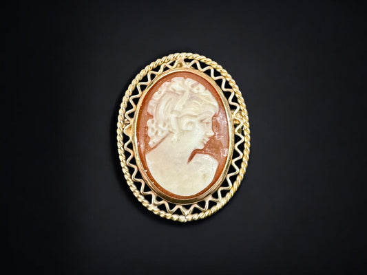 Rare 9ct gold 1950’s English export hang carved shell cameo brooch/pendant marked
