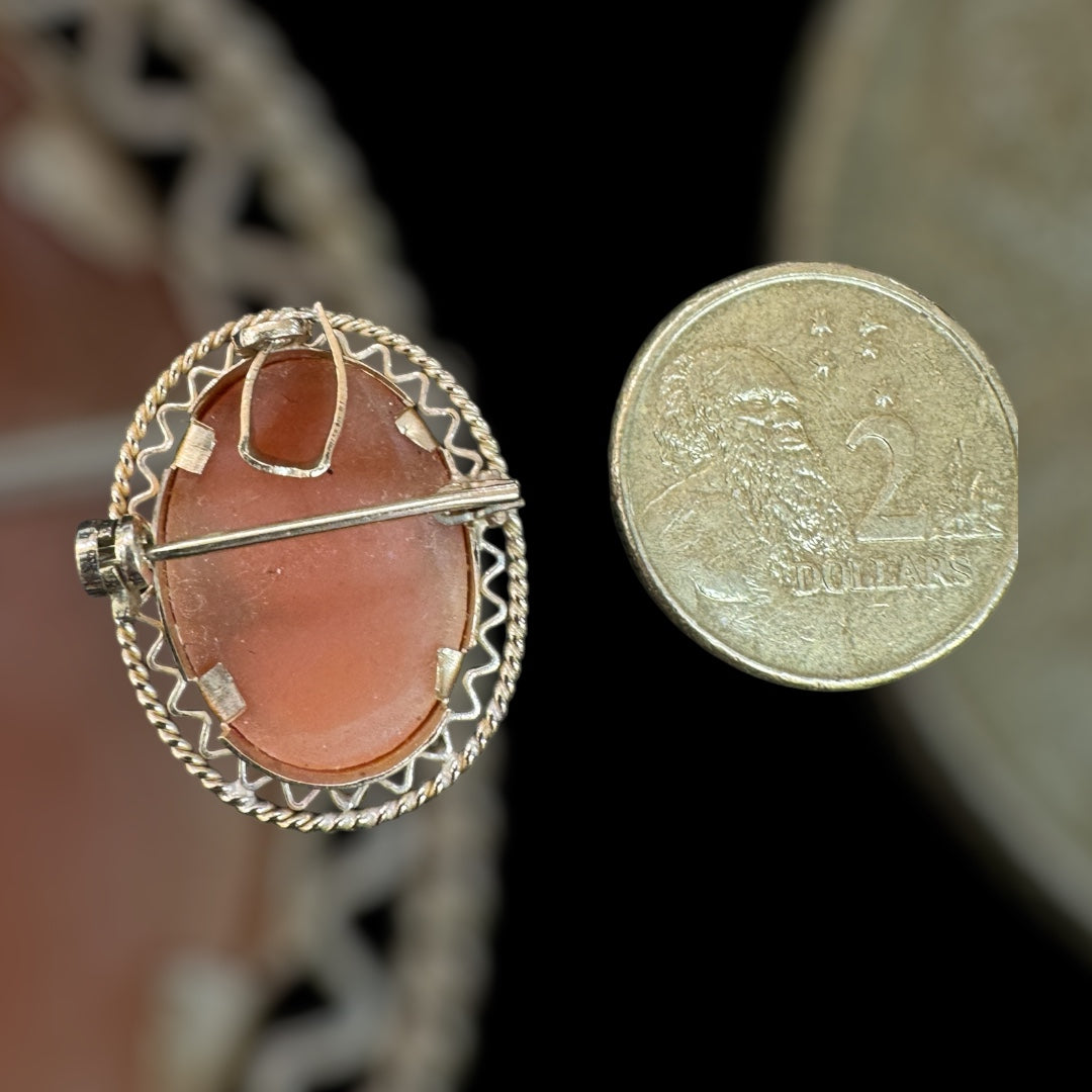 Rare 9ct gold 1950’s English export hang carved shell cameo brooch/pendant marked