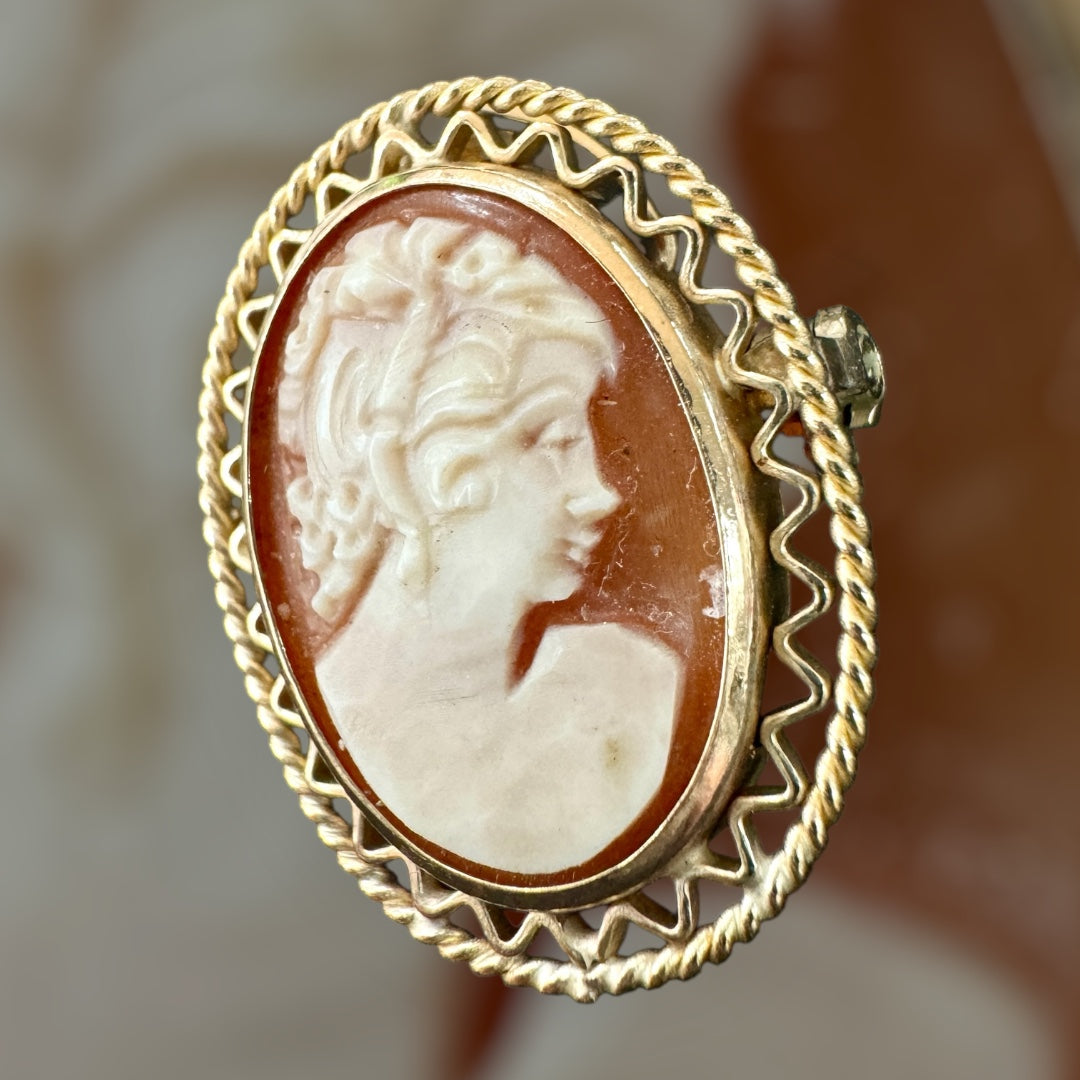 Rare 9ct gold 1950’s English export hang carved shell cameo brooch/pendant marked