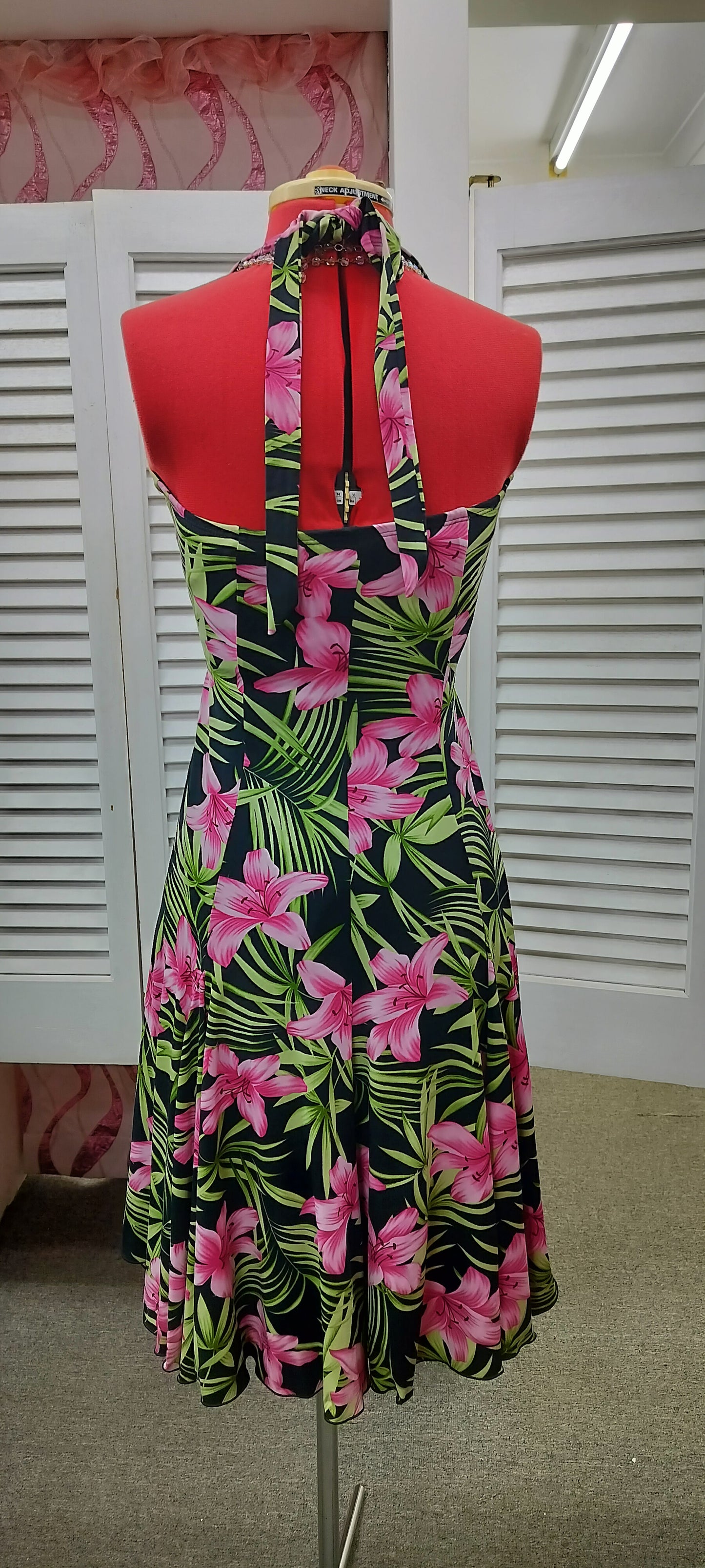 Tropical print hatter neck dress, vintage dress. Size- small.