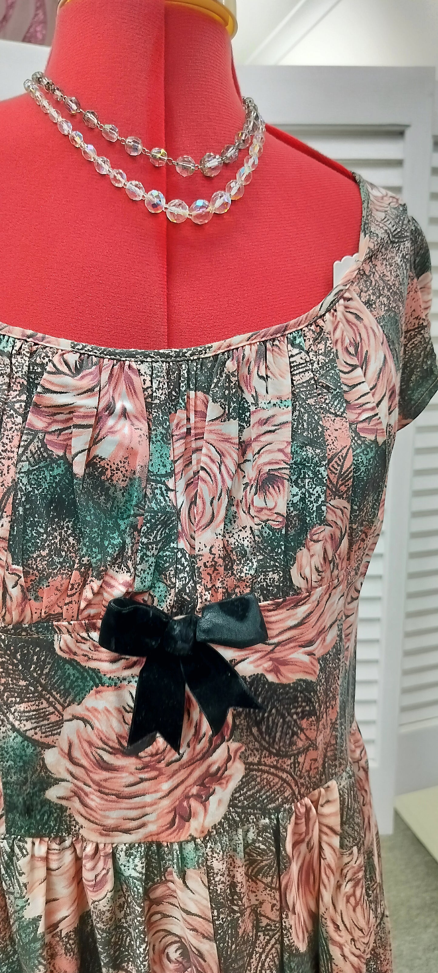 Pink Roses Pinup Couture, cotton vintage style.